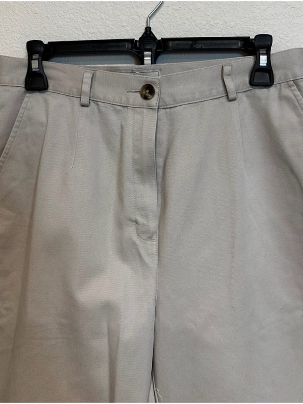 L.L. Bean Women's Capris in Light Khaki Vintage